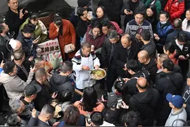 当挑担叫卖30年的“王鸡肉” 站上“流量场”图片