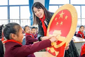 走近中国特色功勋荣誉表彰制度：4个类别组成，国家勋章获得者享有受邀参加国家庆典等礼遇图片