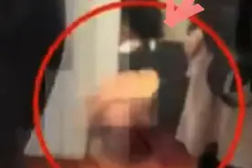 她睡倒在早高峰的上海地铁，整整躺了8站……图片