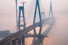 人勤春来早 建设争分秒图片