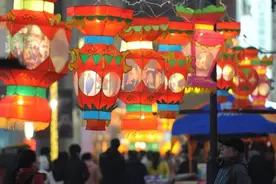 旋转的奇境：走马灯中的古代精怪世界图片