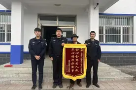 纪念章失而复得，抗美援朝老兵敬礼致谢！图片
