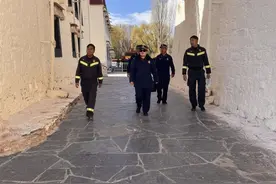 各县区动态 || 山南市消防救援支队党委班子成员深入桑耶寺检查指导传统宗教活动执勤安保工作图片