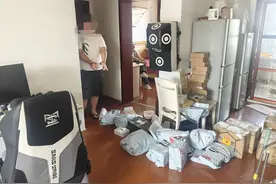 上海警方连续捣毁两个制贩游戏外挂团伙，涉及某直播平台知名主播图片