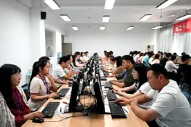 2024年高招全服务丨探访河南高考阅卷现场：一张试卷的分数是如何“出炉”的？图片