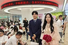 2024年河南初婚登记平均年龄男性30岁 女性29岁图片