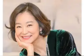 林青霞晒照庆祝70岁生日，网友：岁月从不败美人图片