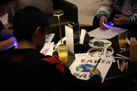 快看！萌娃们用画笔守护“地球一小时”图片