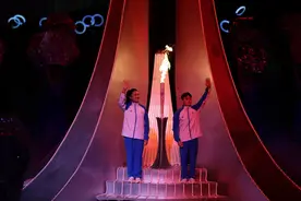 微火燎原 第一届全国学生（青年）运动会火炬点燃图片