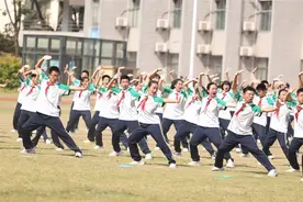 大中小学生一同舞狮舞龙，拉开武昌区中小学生运动会序幕图片