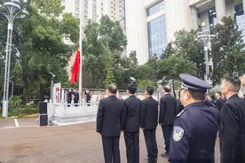 法徽映莲城图片