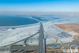 震撼对比图！胶州湾“解冻中”图片