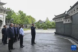 习近平走进的六尺巷，为何让人“很有感触”？图片