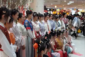 中国人有自己的“老钱风”！马面裙“爆单”背后的新消费想象空间图片