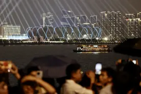 杭州奥体中心灯光秀成热门“打卡点”图片