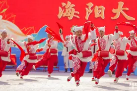 秧歌斗舞，非遗年味足，全国秧歌艺人会聚海阳图片