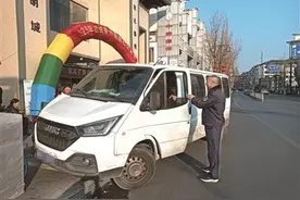 停车新规实施近两周，你发现变化了吗？图片
