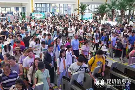 中老铁路国际旅客列车日均发送旅客4300人次图片