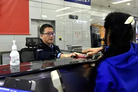 “240过境免签”新政后，上海首批外国旅客怎么想？跨国家庭规划春节探亲游图片