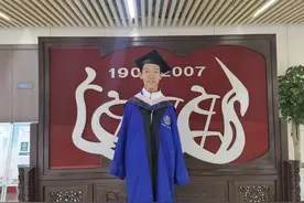 “无臂青年”，毕业了！图片