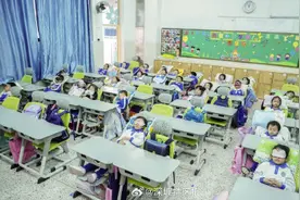 深圳近30万中小学生实现躺着午休图片