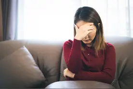 32岁女子出现更年期“反应”，检查提示早衰！女性40岁前出现这4种迹象要警惕图片