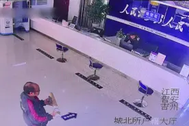 日前，他收到了一个神秘的包裹！图片