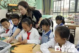 西山区第七幼儿园大班组幼儿提前当“小学生”图片
