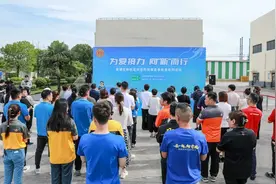 “爱心直通车”“清凉礼包”……青浦工会出“凉”策为新就业形态劳动者撑起“遮阳伞”图片