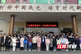 株洲市一中优秀学子回访母校图片