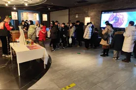 财经观察｜春节档，爆的不只是影片！周边、联名款、拍摄地……火！火！火！图片