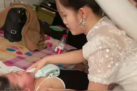 山西吕梁一新娘暂停婚礼救高烧惊厥女孩：孩子更重要图片