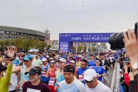 九江马拉松开跑图片