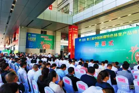 库尔勒香梨亮相第三届中国新疆特色林果产品博览会图片