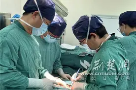 48岁大叔腹部“隆起”似怀孕 检查发现原是肚内藏肿瘤图片