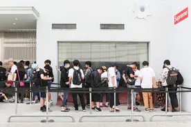 Supreme价值不再，或将再度被出售图片
