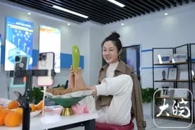 “我每天都对自己挺满意的” 蚌埠无臂女孩用双脚助力农产品走上全国餐桌图片