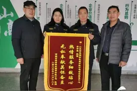 诸城：货车高速路侧翻 路管中心真情服务暖人心图片