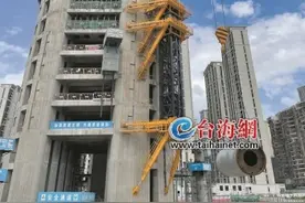 全球首个独立外挂自爬升塔吊亮相图片