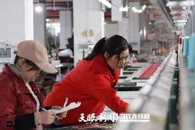 80后的苗家媳妇时晓静 返乡创业助力苗绣产业发展图片