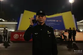 武汉公安“水陆空轨”立体护航汉马图片