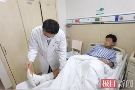 足球小将3年骨折4次，医生仅开1厘米切口助他重返球场图片
