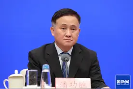 存量房贷利率将下调，月供能省多少？什么时候调？央行行长潘功胜：近期会正式发文，银行需要时间进行技术准备！跨行转按揭也有新消息……图片