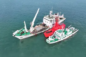 灯船复位 为海上航行安全保驾护航——青岛航标处圆满完成中沙礁灯船抛设任务图片