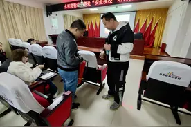 家门口的“安全夜校”图片