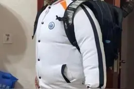 新闻多一度 | 穿校服变“小面包”？ 多地明确低温天不强制学生穿校服图片