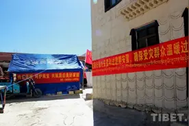 直击一线丨西藏地震灾区四世同堂家庭的双胞胎宝宝百日宴图片