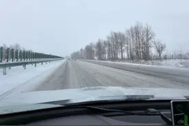 吉林高速公安四平分局：雪天驾车 小心防止车轮打滑图片