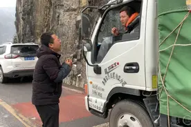 重庆大哥救助“被吓哭山东司机”：平时乐于助人，打工时曾救起落水女子图片