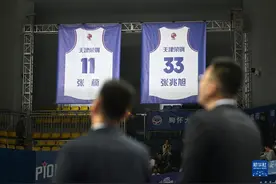 篮球——天津先行者队为张兆旭和张楠举办球衣退役仪式图片
